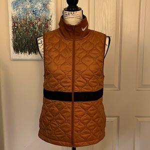Women’s Nike Running Aerolayer Quilted Vest, bronze, size small